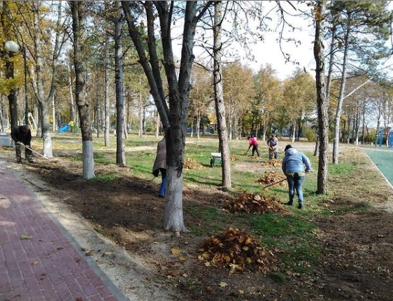 В станице Копанской продолжаются работы по благоустройству парка